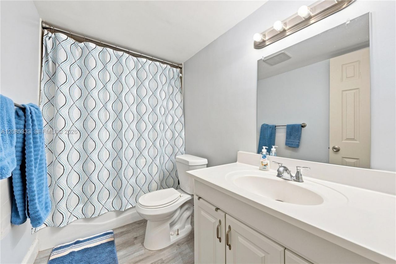3930 Inverrary Blvd, Unit 602-D, Lauderhill, FL 33319 Photo