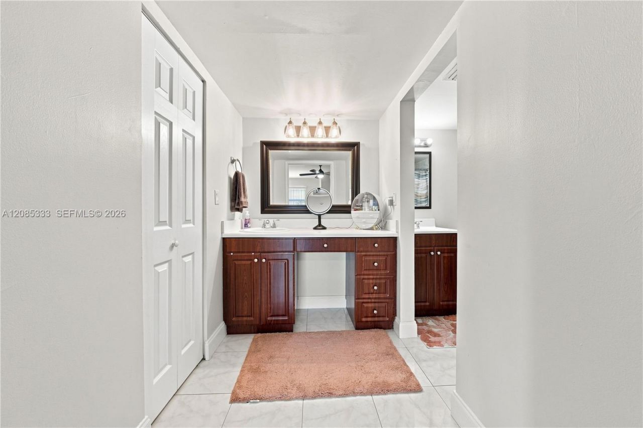 3930 Inverrary Blvd, Unit 602-D, Lauderhill, FL 33319 Photo