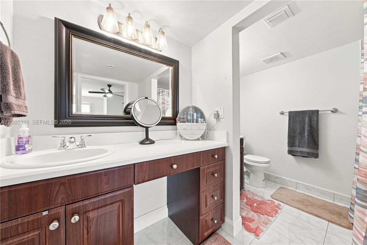 3930 Inverrary Blvd, Unit 602-D, Lauderhill, FL 33319 Photo