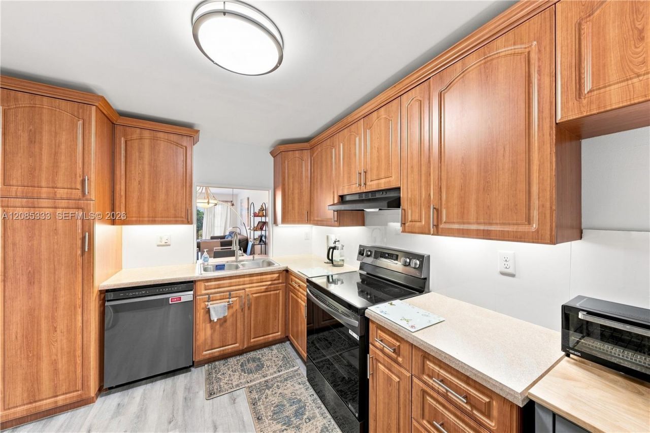3930 Inverrary Blvd, Unit 602-D, Lauderhill, FL 33319 Photo