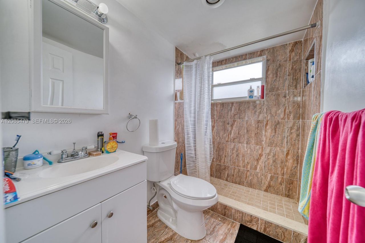 140 Royal Palm Rd, Unit 111, Hialeah Gardens, FL 33016 Photo