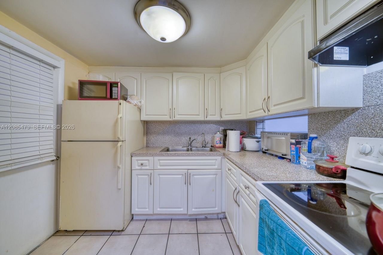 140 Royal Palm Rd, Unit 111, Hialeah Gardens, FL 33016 Photo