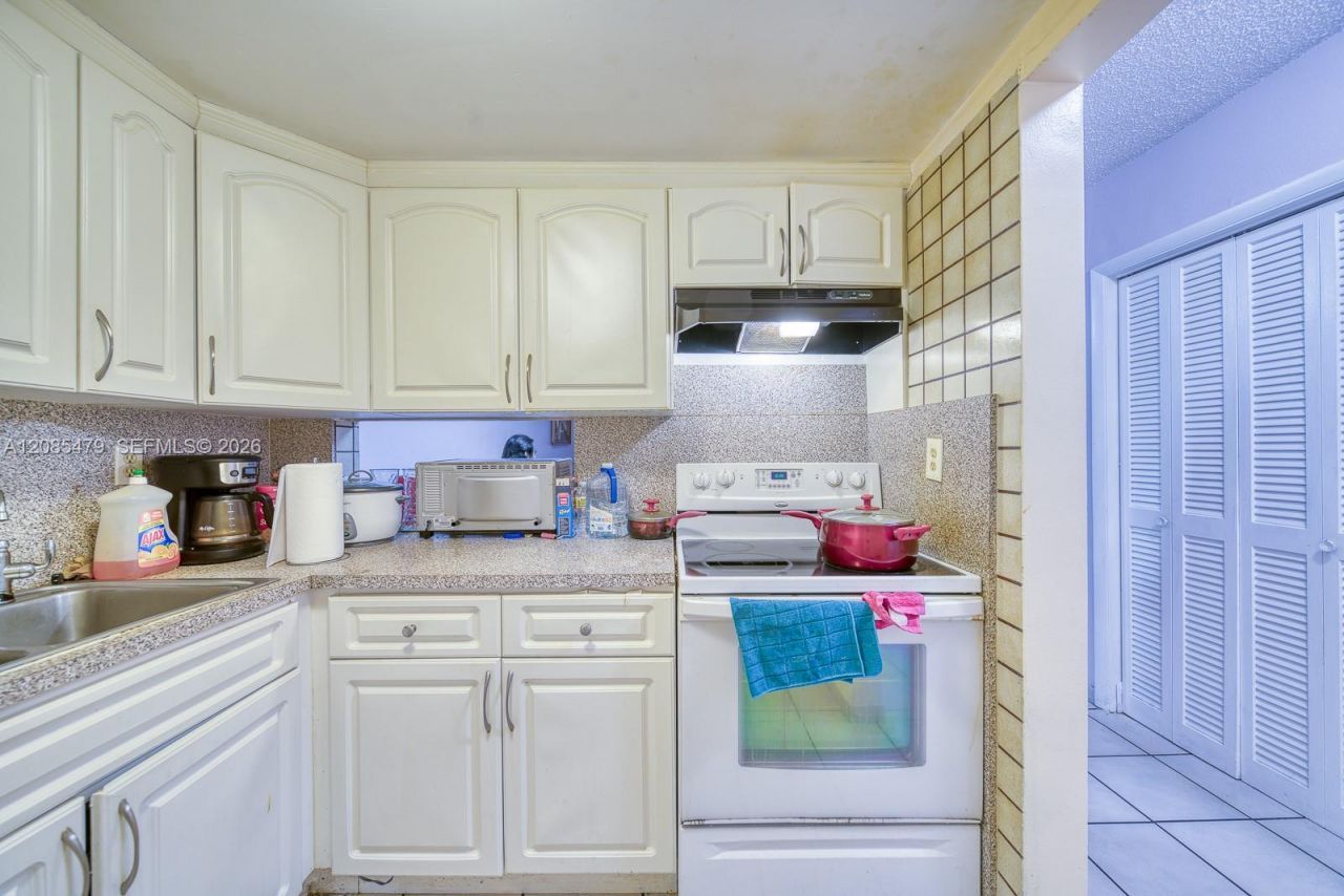 140 Royal Palm Rd, Unit 111, Hialeah Gardens, FL 33016 Photo
