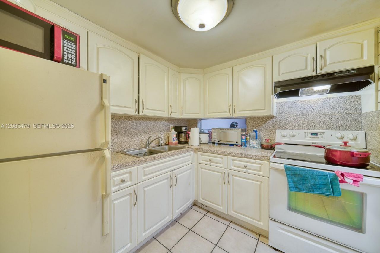 140 Royal Palm Rd, Unit 111, Hialeah Gardens, FL 33016 Photo