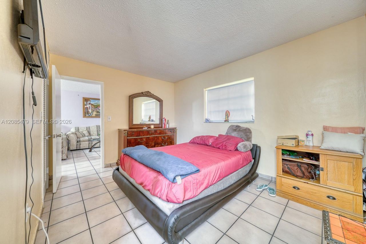 140 Royal Palm Rd, Unit 111, Hialeah Gardens, FL 33016 Photo