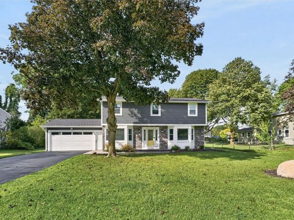 39 Heatherwood Rd, Fairport, NY 14450