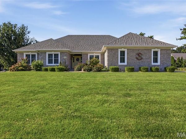 306 Armin Circle, Columbia, IL 62236
