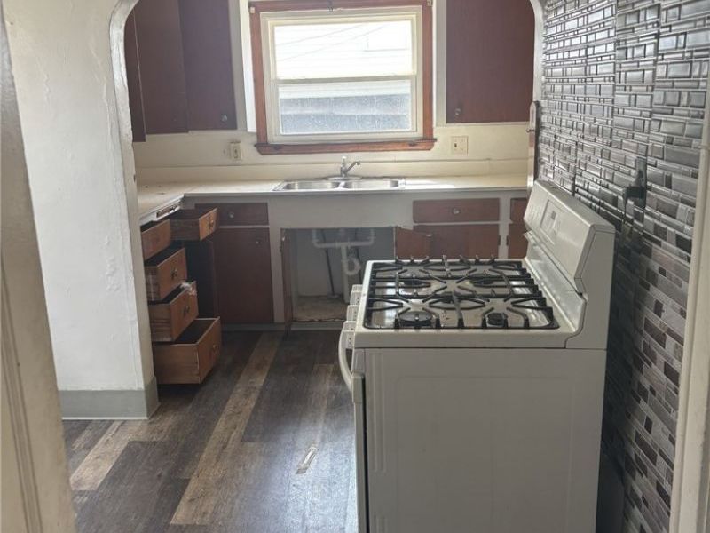 15406 Huntmere Avenue, Cleveland, OH 44110 Photo 10