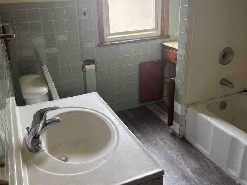 15406 Huntmere Avenue, Cleveland, OH 44110 Photo 18