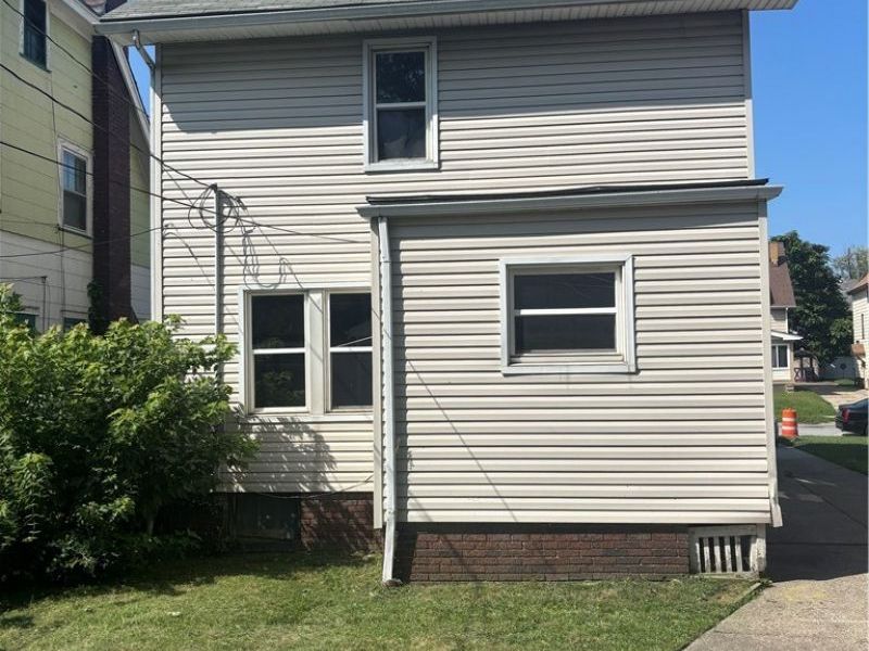 15406 Huntmere Avenue, Cleveland, OH 44110 Photo 3