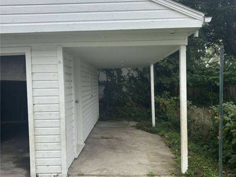 15406 Huntmere Avenue, Cleveland, OH 44110 Photo 5