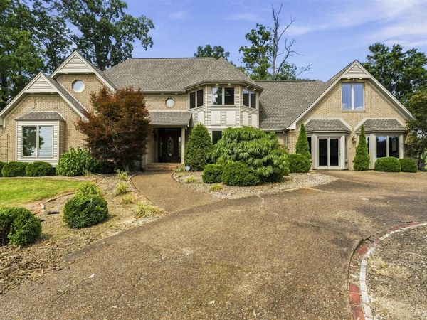 3262 Bowling Green Road , Scottsville, KY 42164
