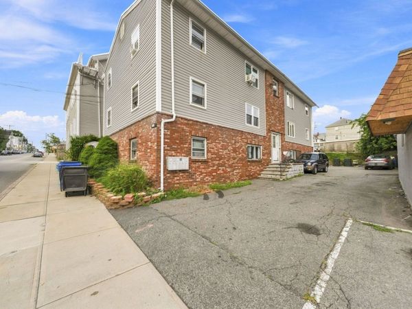 243 Robeson St, Unit 3, Fall River, MA 02720