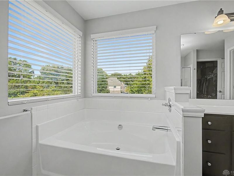 10135 Meadow Woods Lane, Centerville, OH 45458 Photo 17