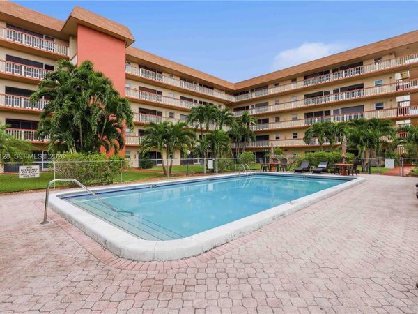 5300 Washington St , Unit W513, Hollywood, FL 33021