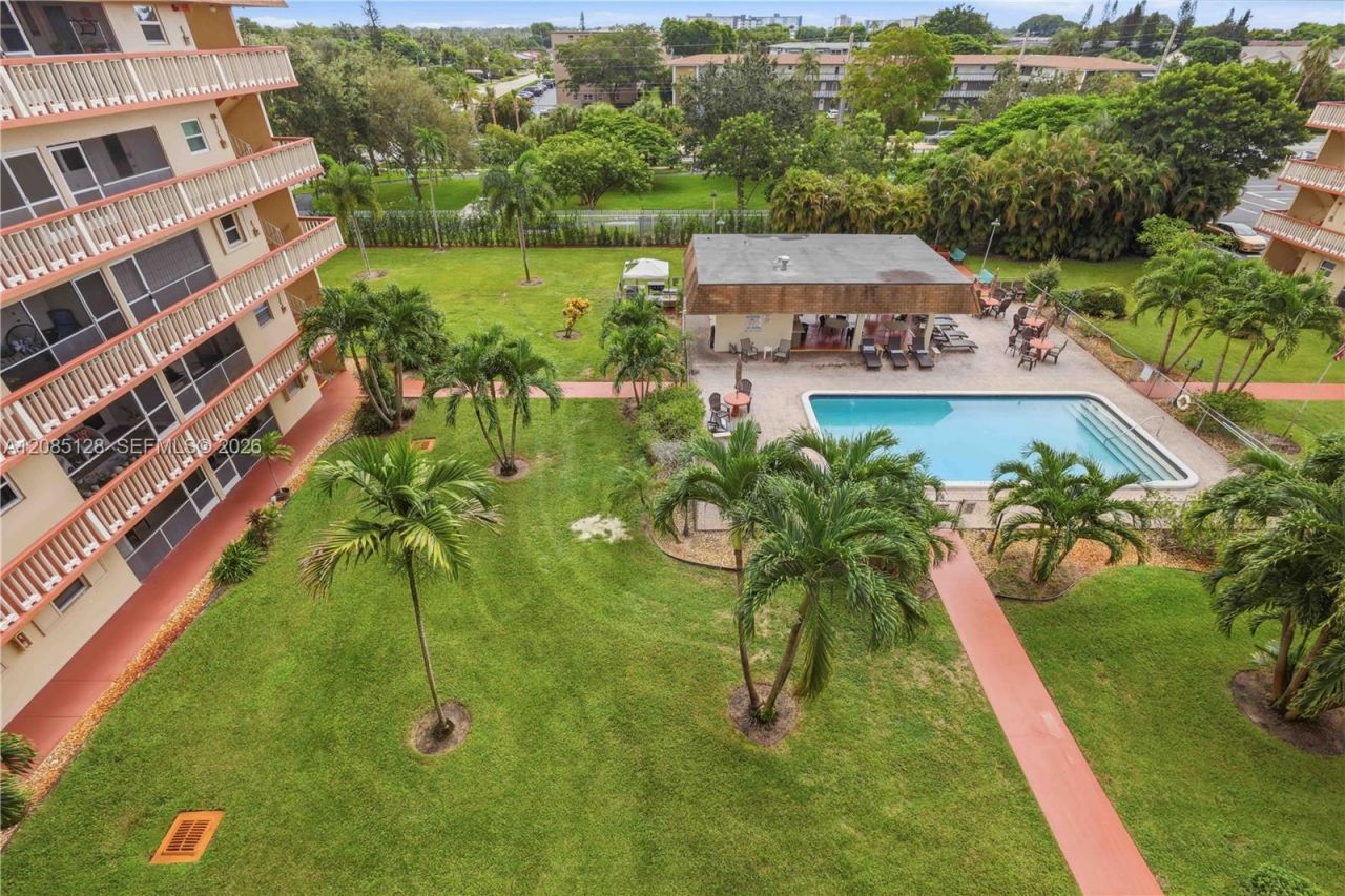 5300 Washington St, Unit W513, Hollywood, FL 33021 Photo