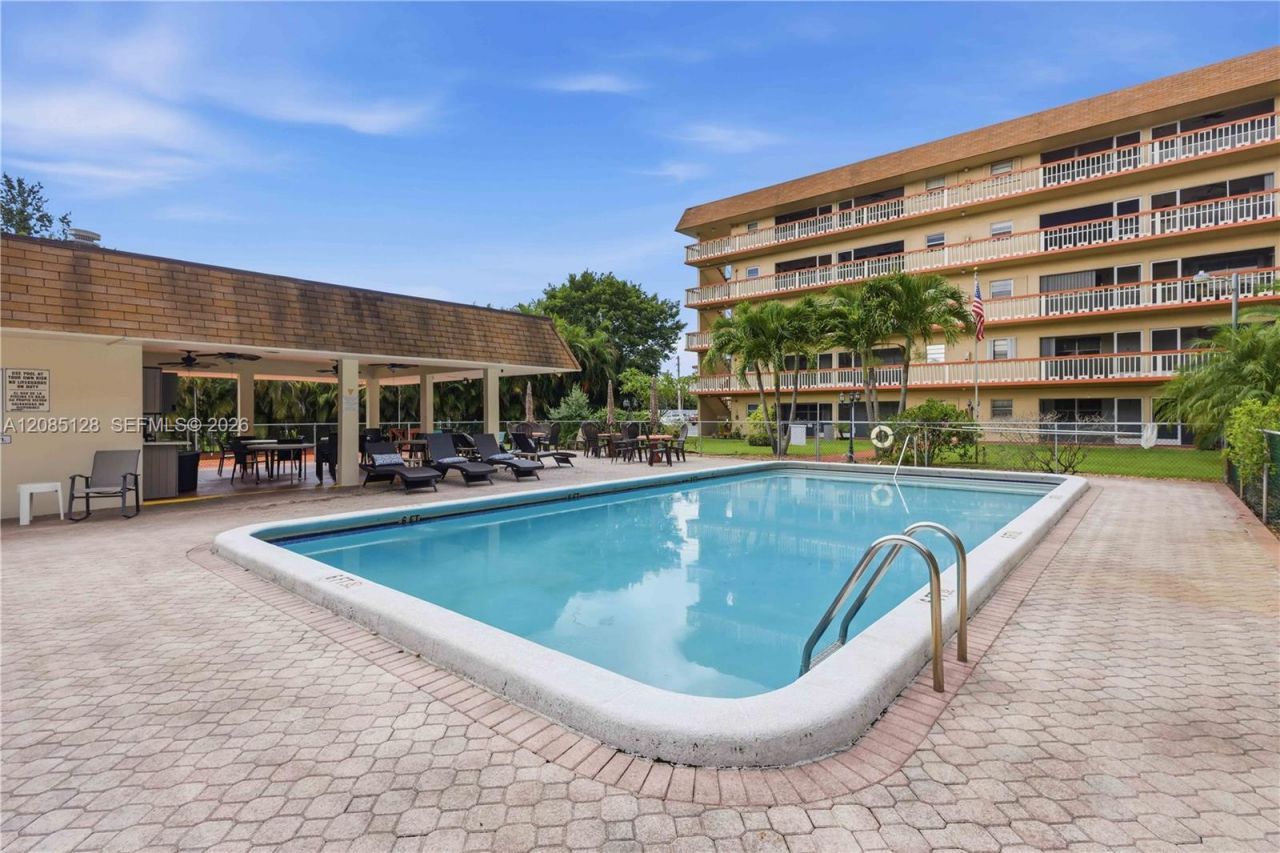 5300 Washington St, Unit W513, Hollywood, FL 33021 Photo