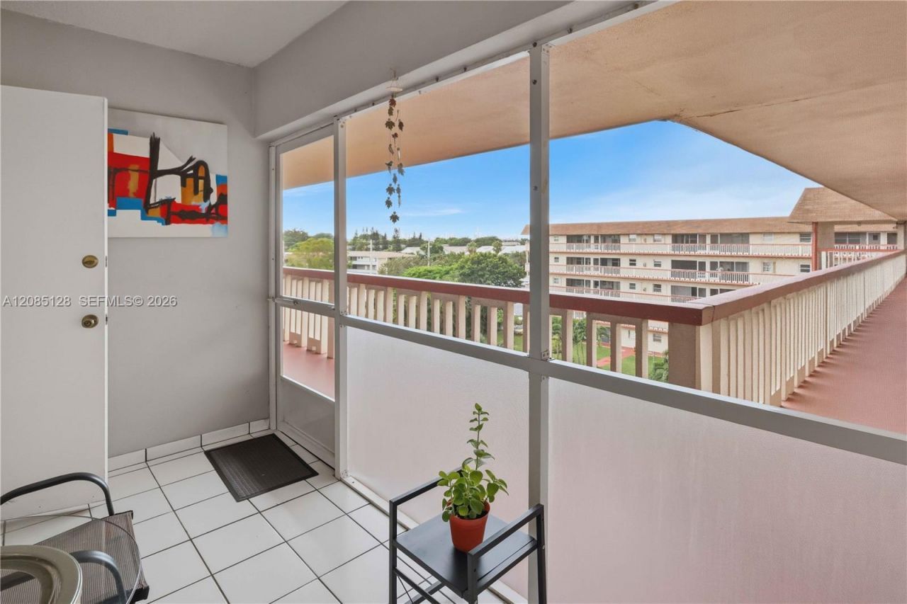 5300 Washington St, Unit W513, Hollywood, FL 33021 Photo