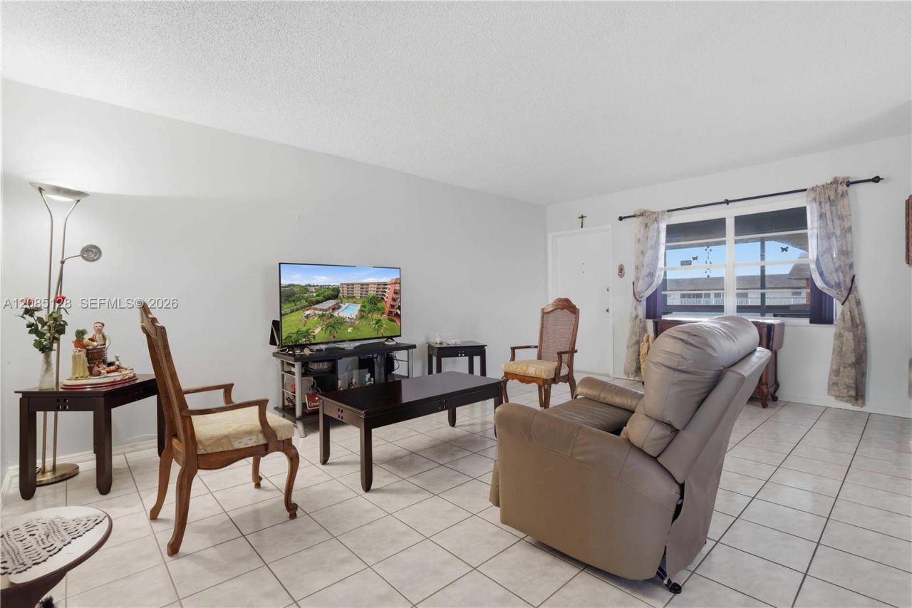 5300 Washington St, Unit W513, Hollywood, FL 33021 Photo