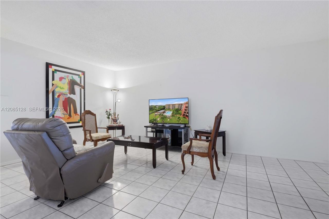 5300 Washington St, Unit W513, Hollywood, FL 33021 Photo