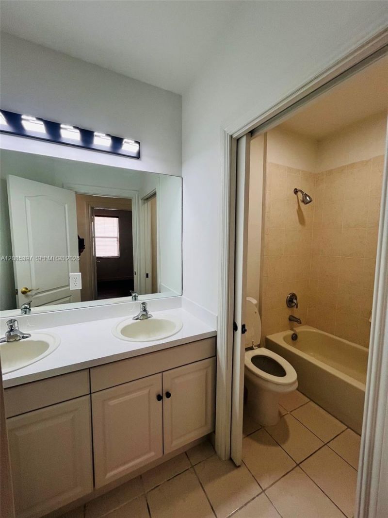 1261 NE 37th Pl , Homestead, FL 33033 Photo