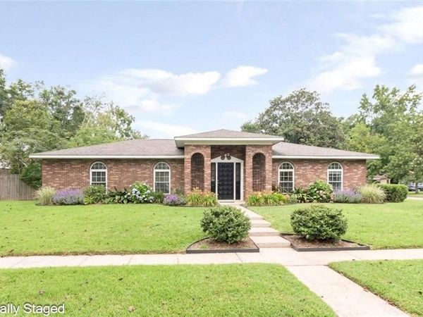 2300 Christopher Drive E, Mobile, AL 36609