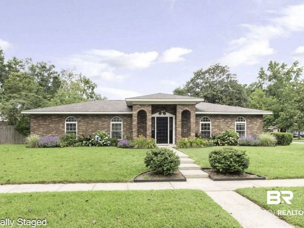 2300 E Christopher Drive E, Mobile, AL 36609