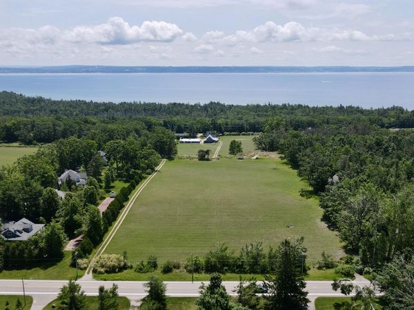 658 W Bluff Drive, Harbor Springs, MI 49740