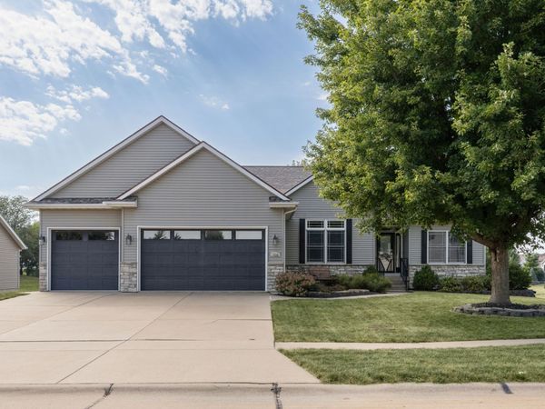 1030 S 5th Street , Eldridge, IA 52748