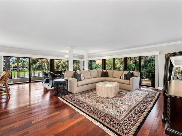 105 Clubhouse LN , Unit 389, NAPLES, FL 34105