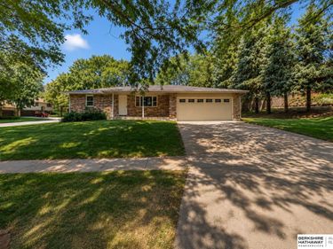 4201 Bel-Ridge Drive, Lincoln, NE 68521