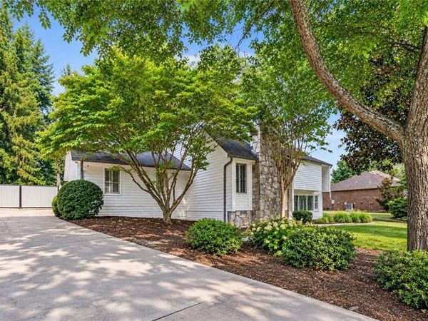 290 Saddle Lake Drive, Roswell, GA 30076