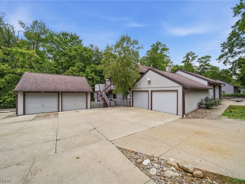 2120 Pinebrook Trail, Cuyahoga Falls, OH 44223 Photo 2