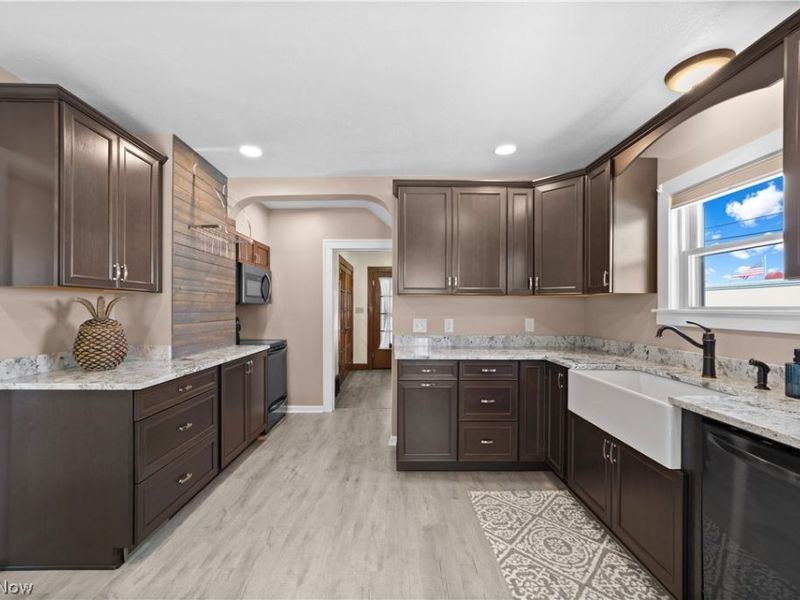 5641 Ridge Road , Parma, OH 44129 Photo 17