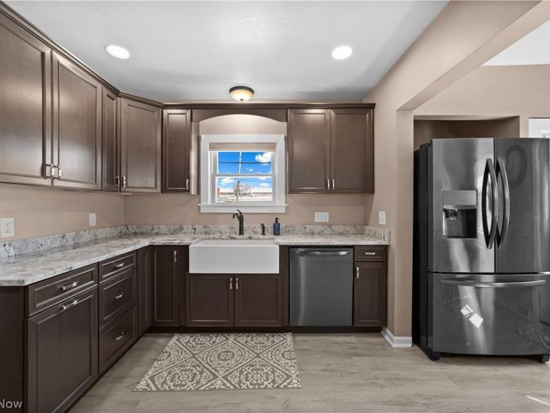 5641 Ridge Road , Parma, OH 44129 Photo 19