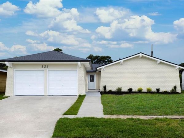 424 WESTMEADE Drive, Gretna, LA 70056
