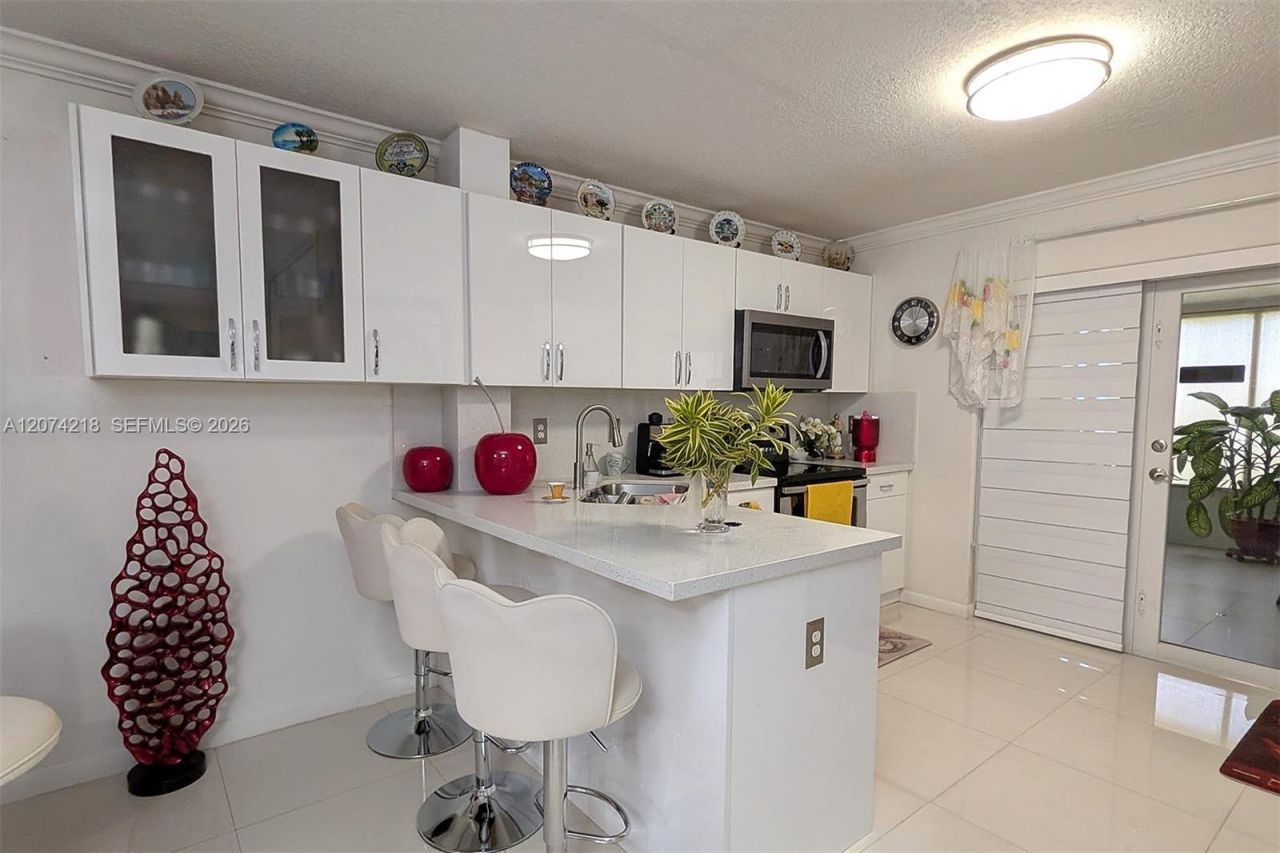 11005 W Okeechobee Rd, Unit 102, Hialeah Gardens, FL 33018 Photo