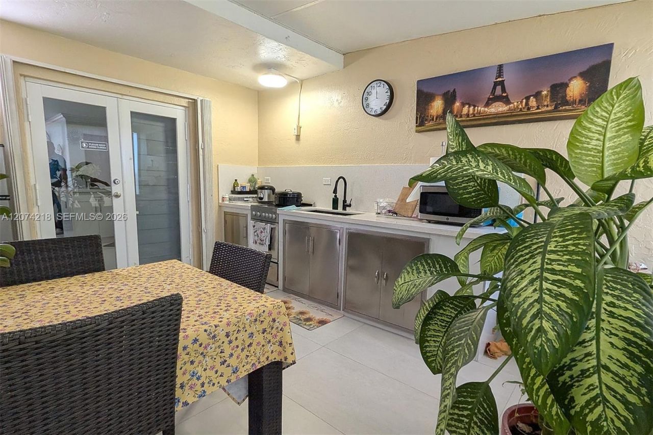 11005 W Okeechobee Rd, Unit 102, Hialeah Gardens, FL 33018 Photo