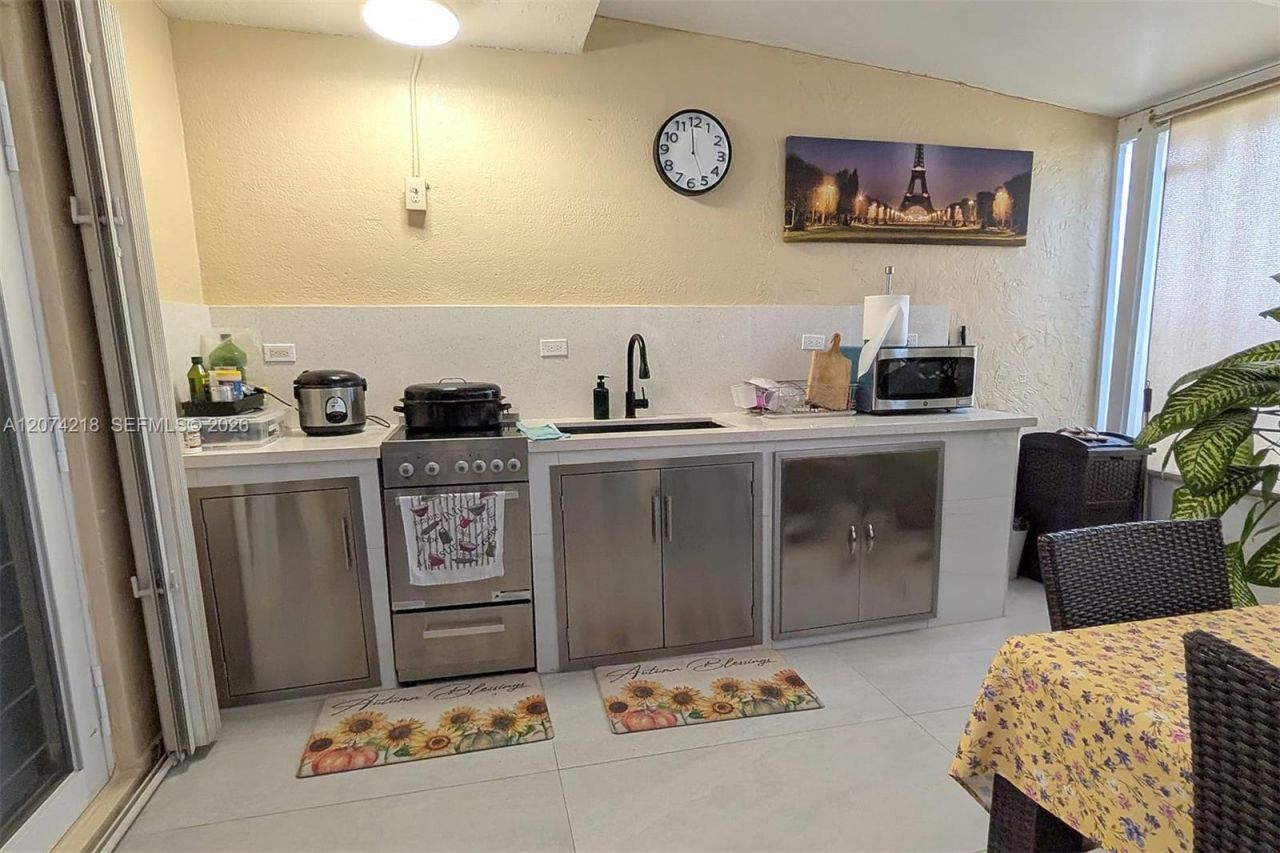 11005 W Okeechobee Rd, Unit 102, Hialeah Gardens, FL 33018 Photo