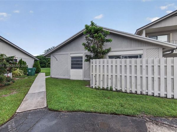 2230 Nova Village Dr , Davie, FL 33317