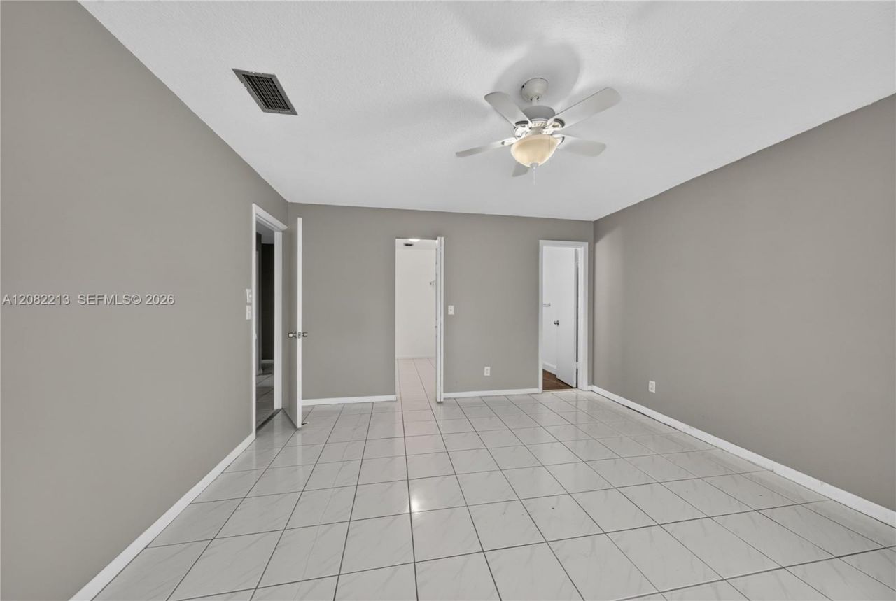 2230 Nova Village Dr, Davie, FL 33317 Photo