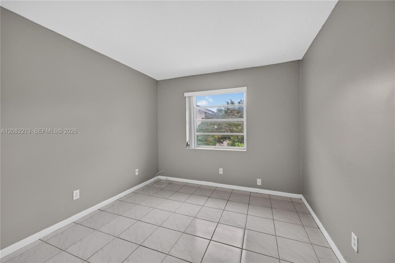2230 Nova Village Dr, Davie, FL 33317 Photo