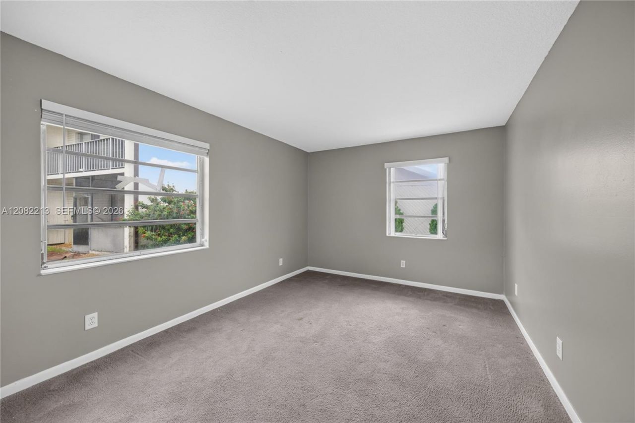 2230 Nova Village Dr, Davie, FL 33317 Photo