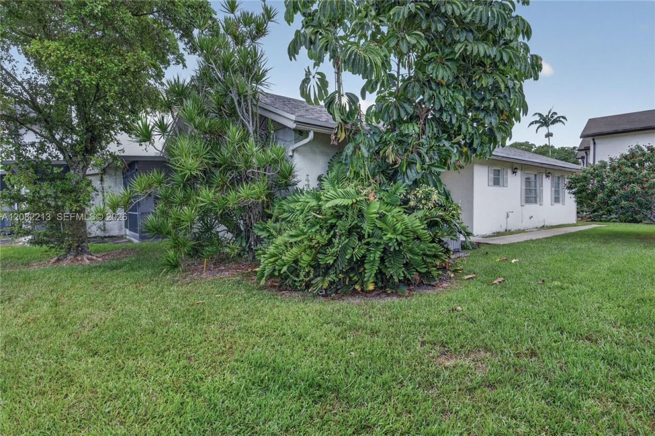 2230 Nova Village Dr, Davie, FL 33317 Photo