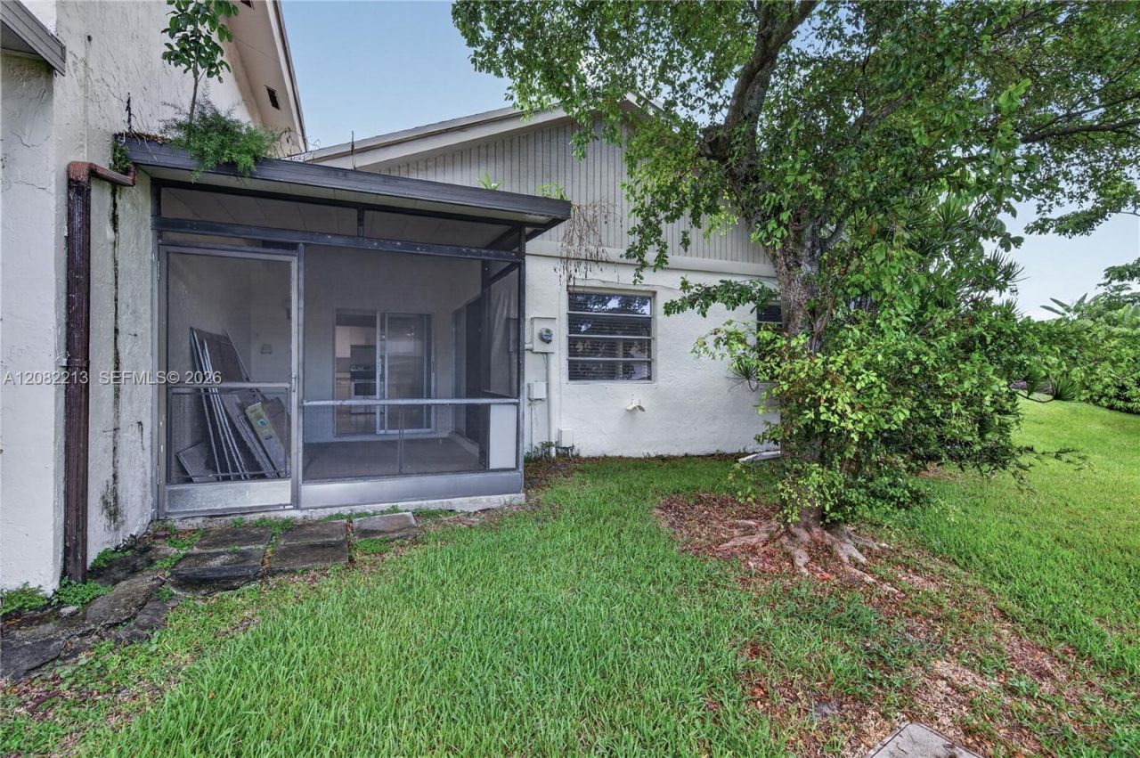 2230 Nova Village Dr, Davie, FL 33317 Photo