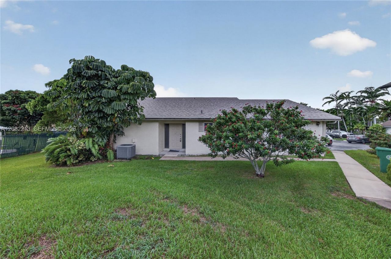 2230 Nova Village Dr, Davie, FL 33317 Photo