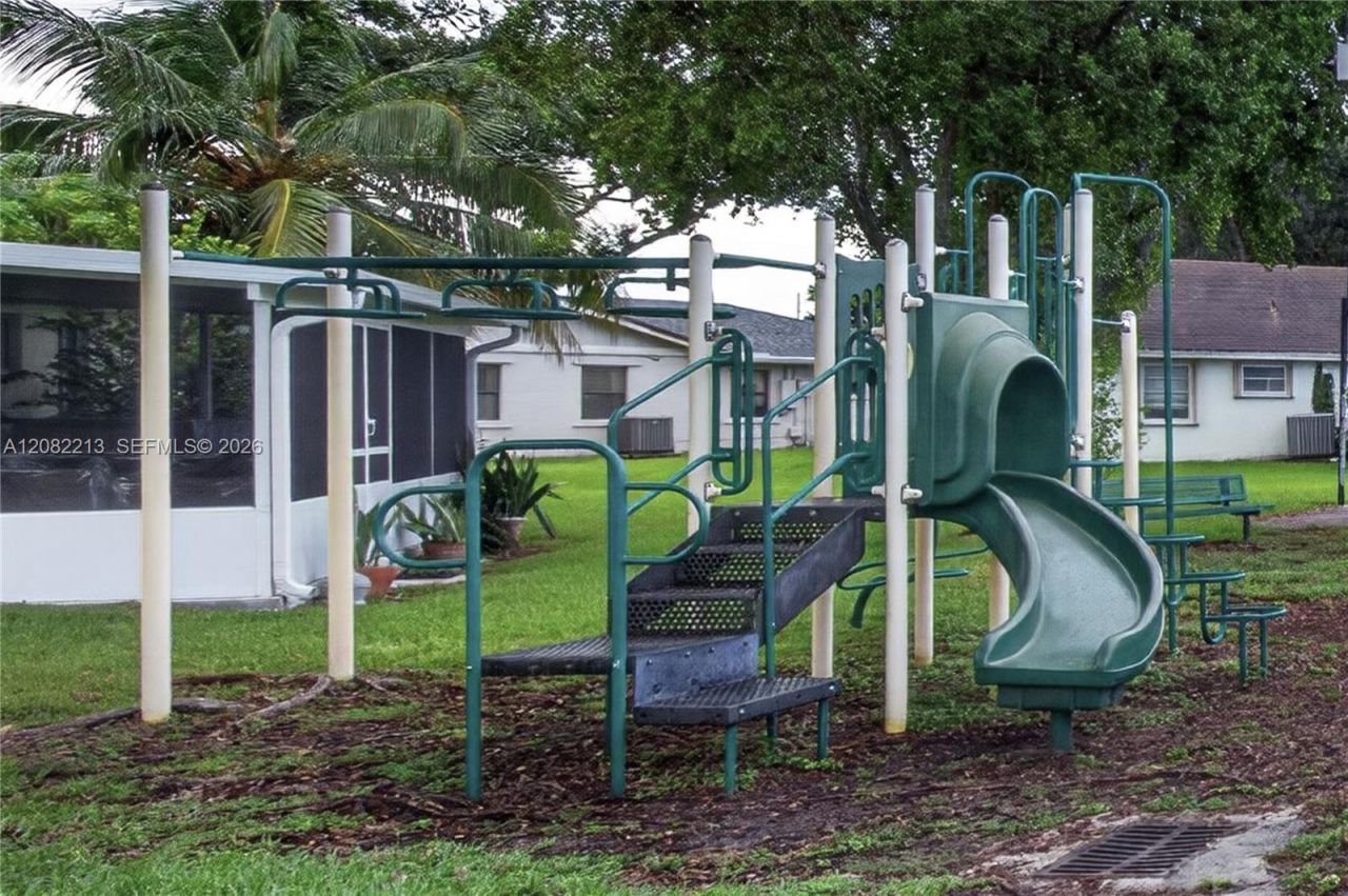 2230 Nova Village Dr, Davie, FL 33317 Photo