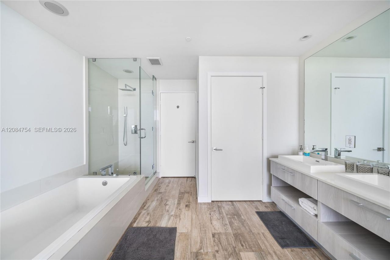 650 NE 32nd St , Unit PH5003, Miami, FL 33137 Photo