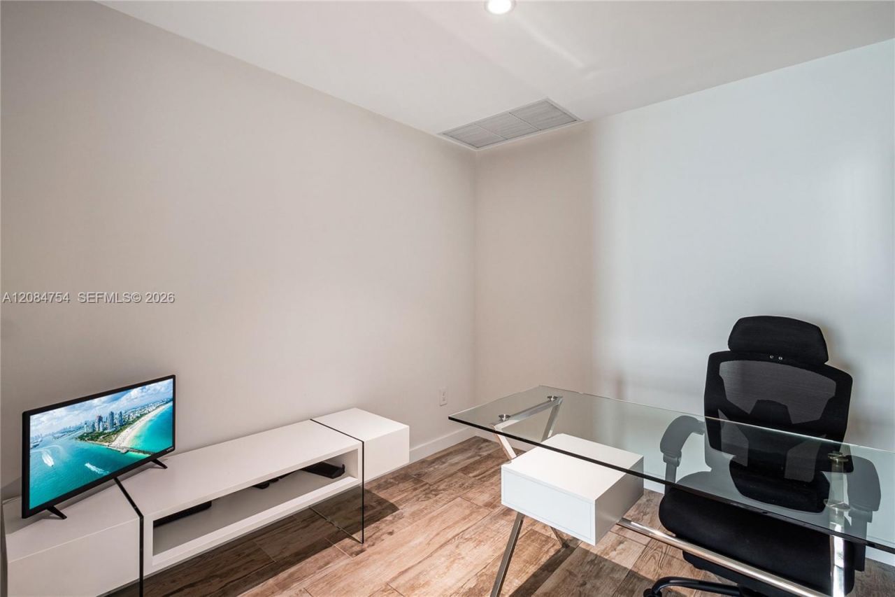 650 NE 32nd St , Unit PH5003, Miami, FL 33137 Photo