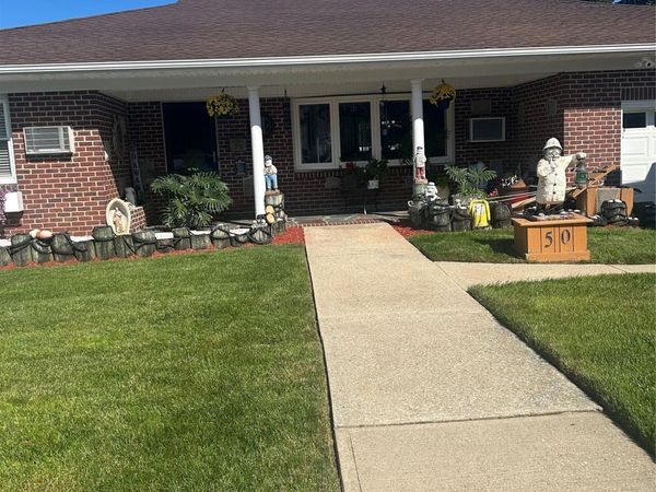 50 Willow Lane, Lindenhurst, NY 11757